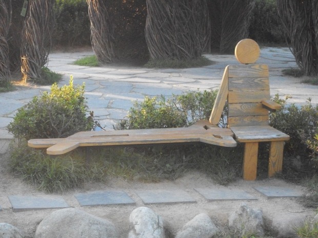 Just a cool bench in Korea.